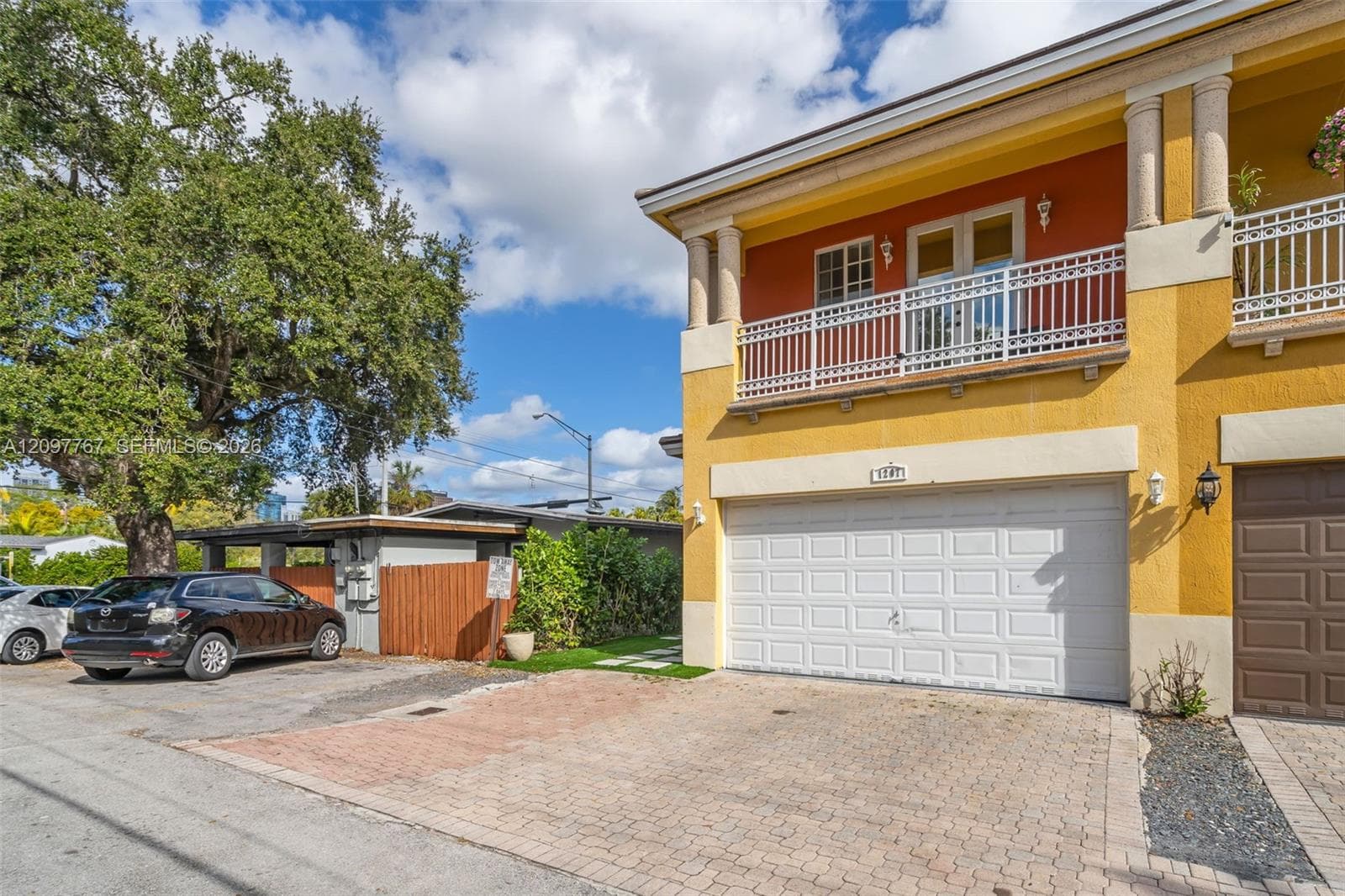 1207 SW 4th Ave #1 photo 4