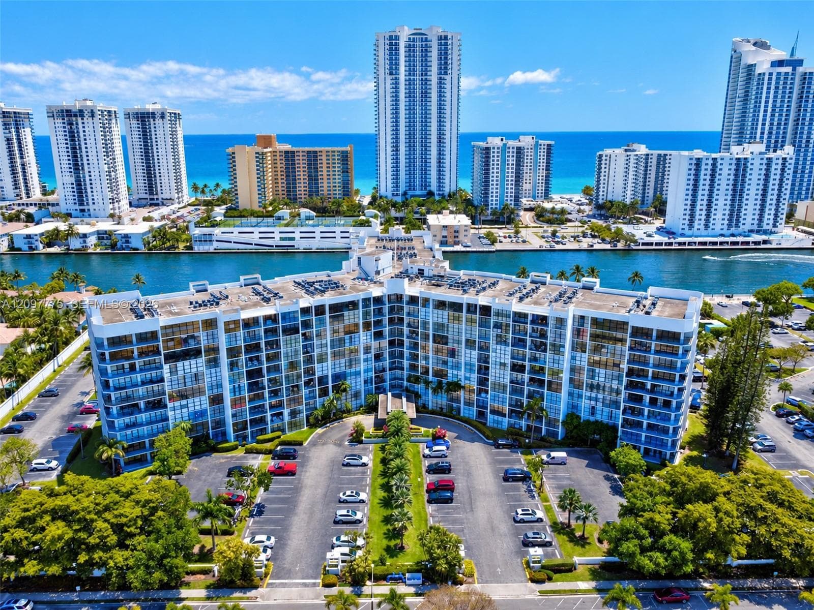 OCEANVIEW PARK CONDO · #610 in Hallandale Beach - Photo 2