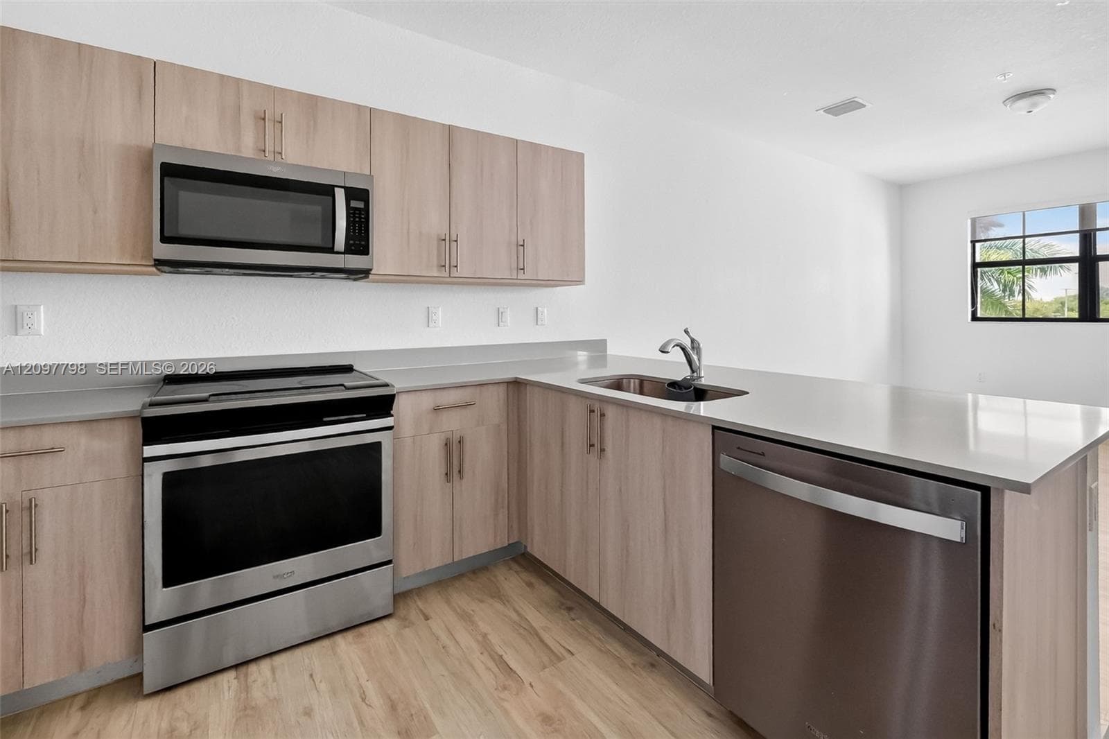 CENTURY PARK SOUTH · #212 in Miami - Photo 16