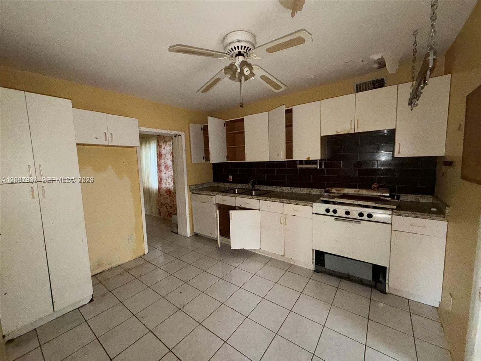 2703 Hayes St photo 5
