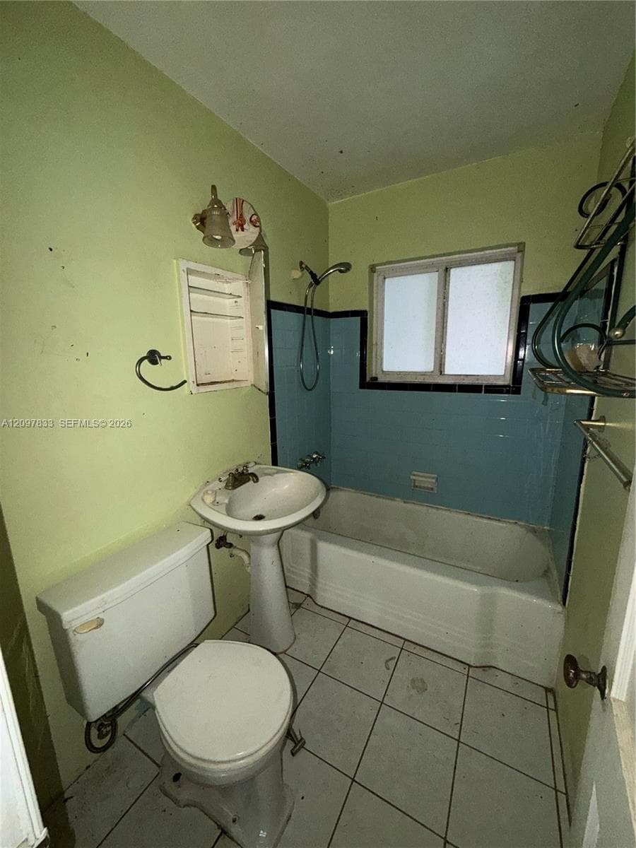 2703 Hayes St photo 8