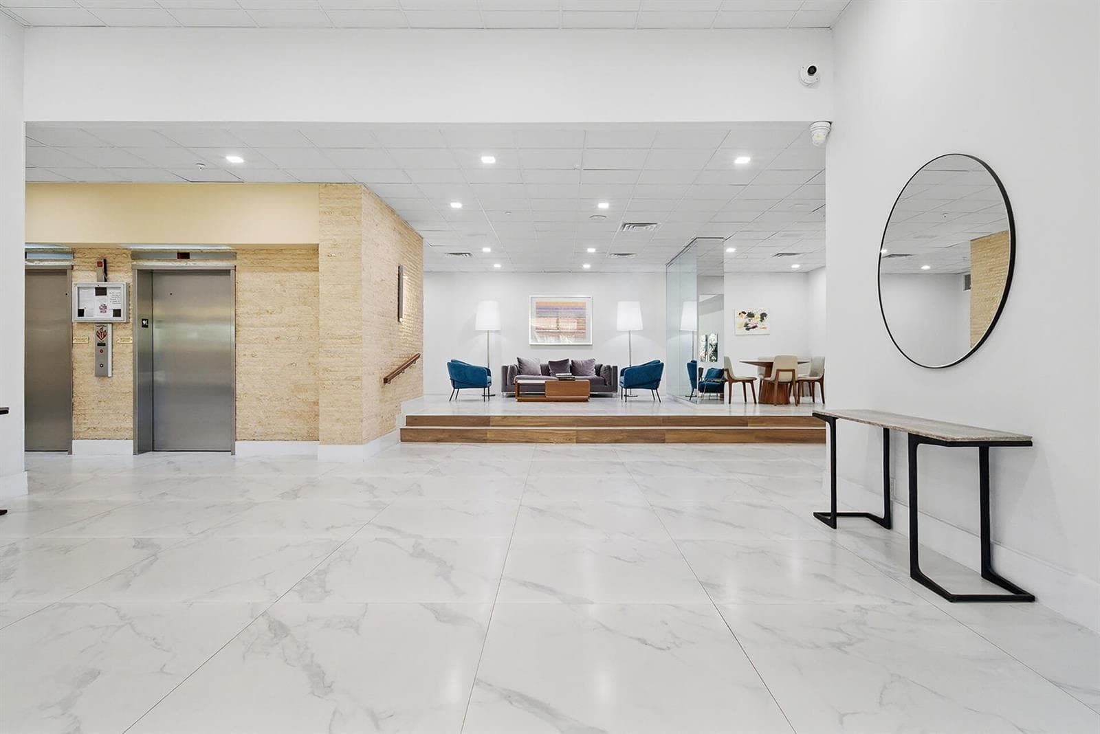 1900-CONSULATE-PLACE-1005-33401-050