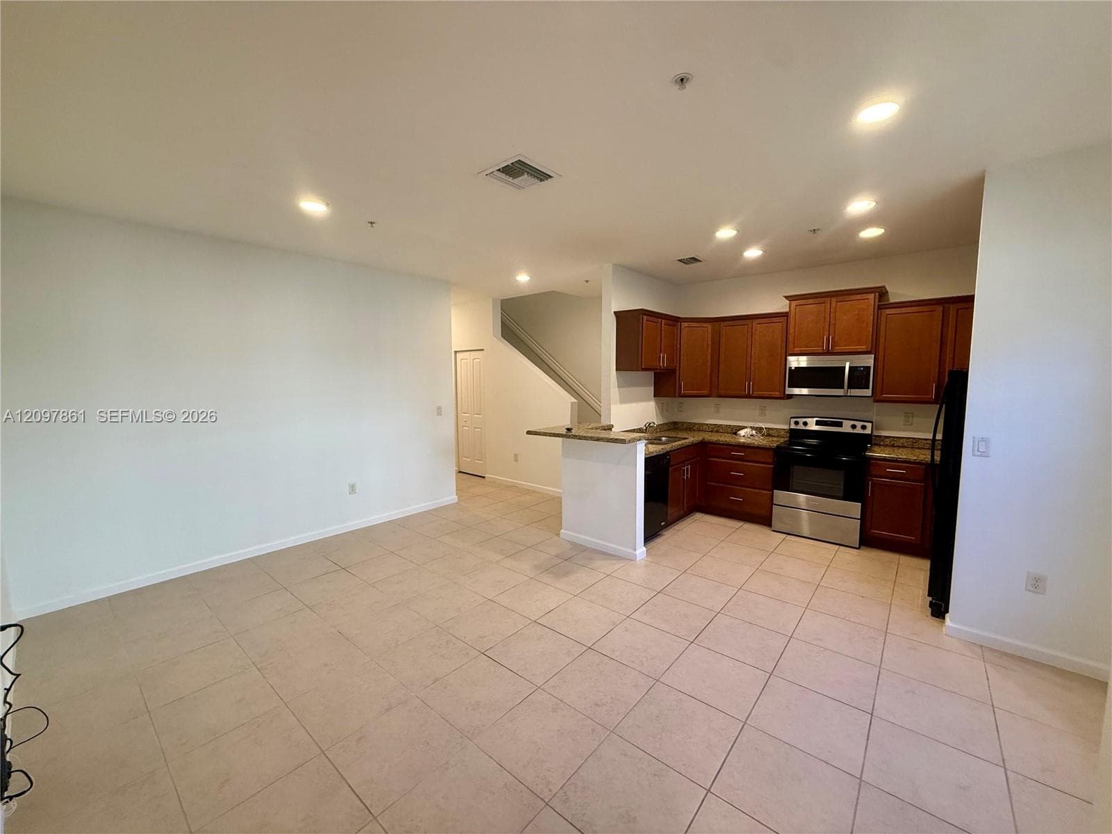 626 SW 3rd Ave photo 6