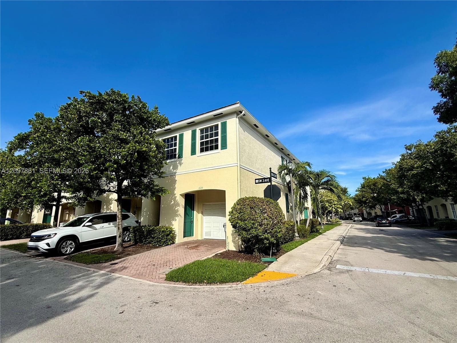 626 SW 3rd Ave photo 1
