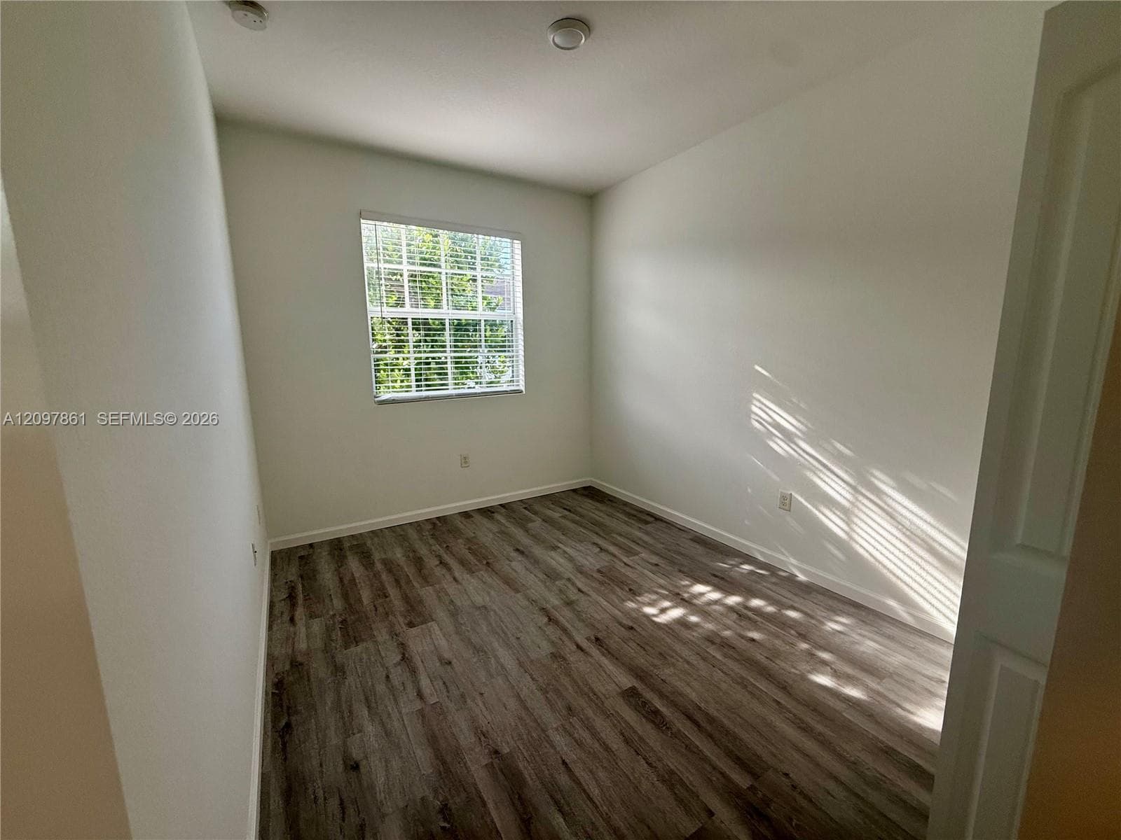 626 SW 3rd Ave photo 25