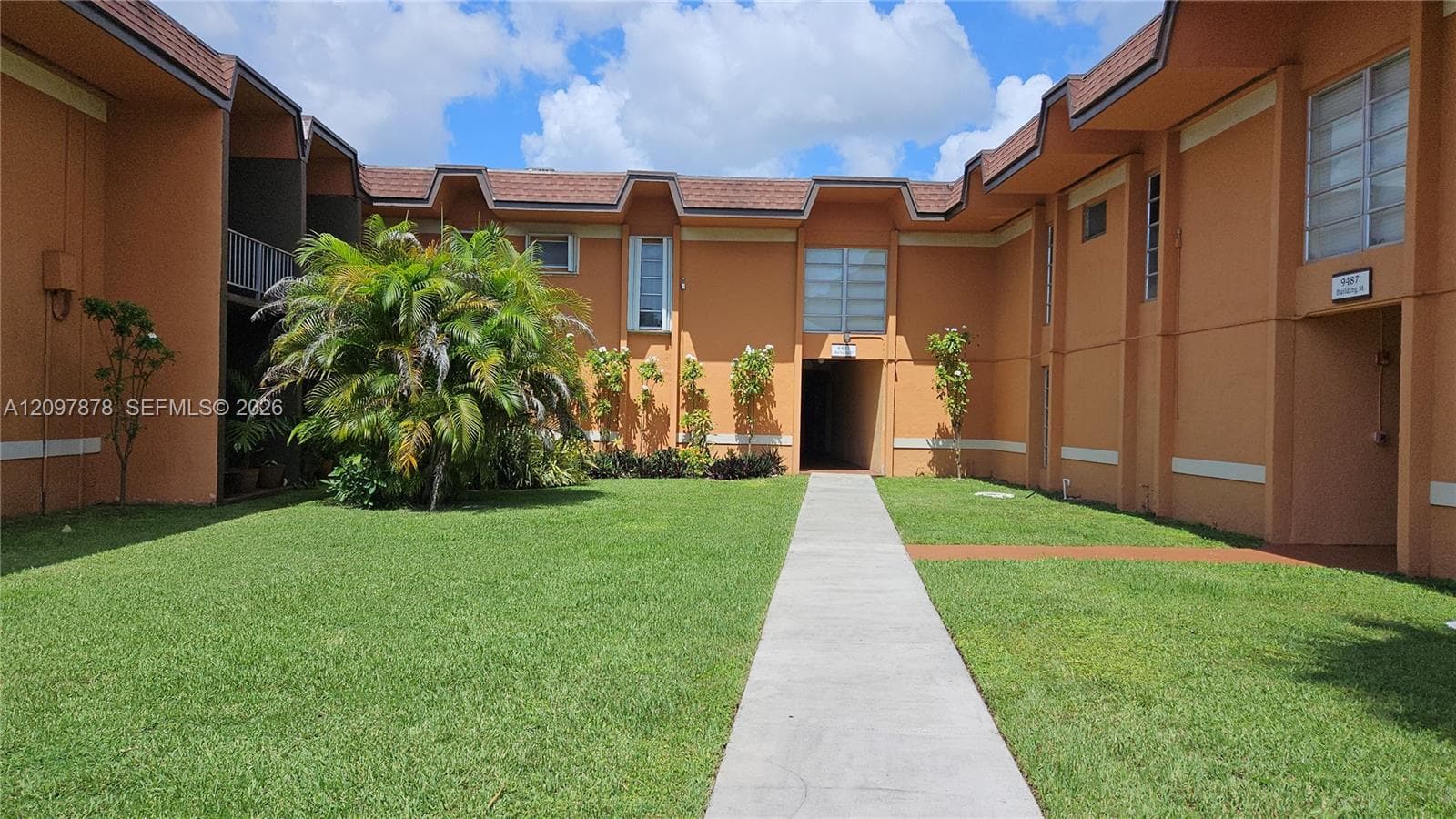 SUNSET PALMS EAST CONDO · #O2 in Miami - Photo 7