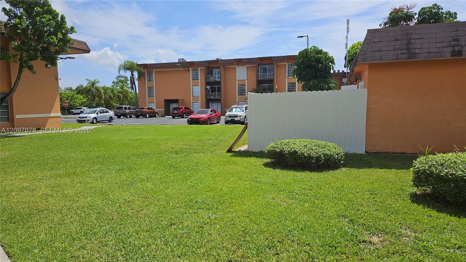 SUNSET PALMS EAST CONDO · #O2 in Miami - Photo 9