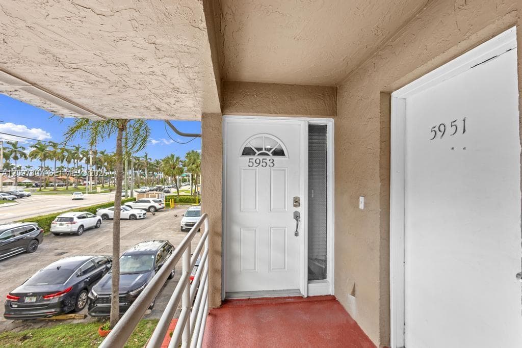 Vista Del Lago VII · #24 in Hialeah - Photo 2