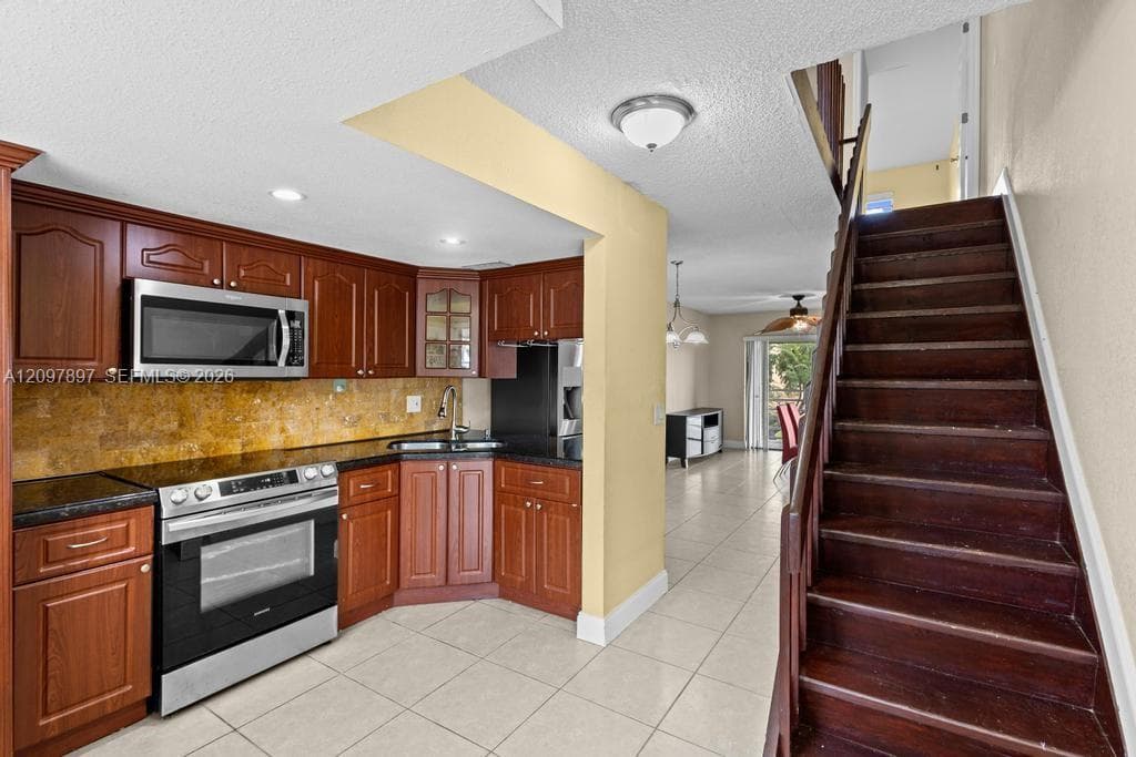 Vista Del Lago VII · #24 in Hialeah - Photo 3