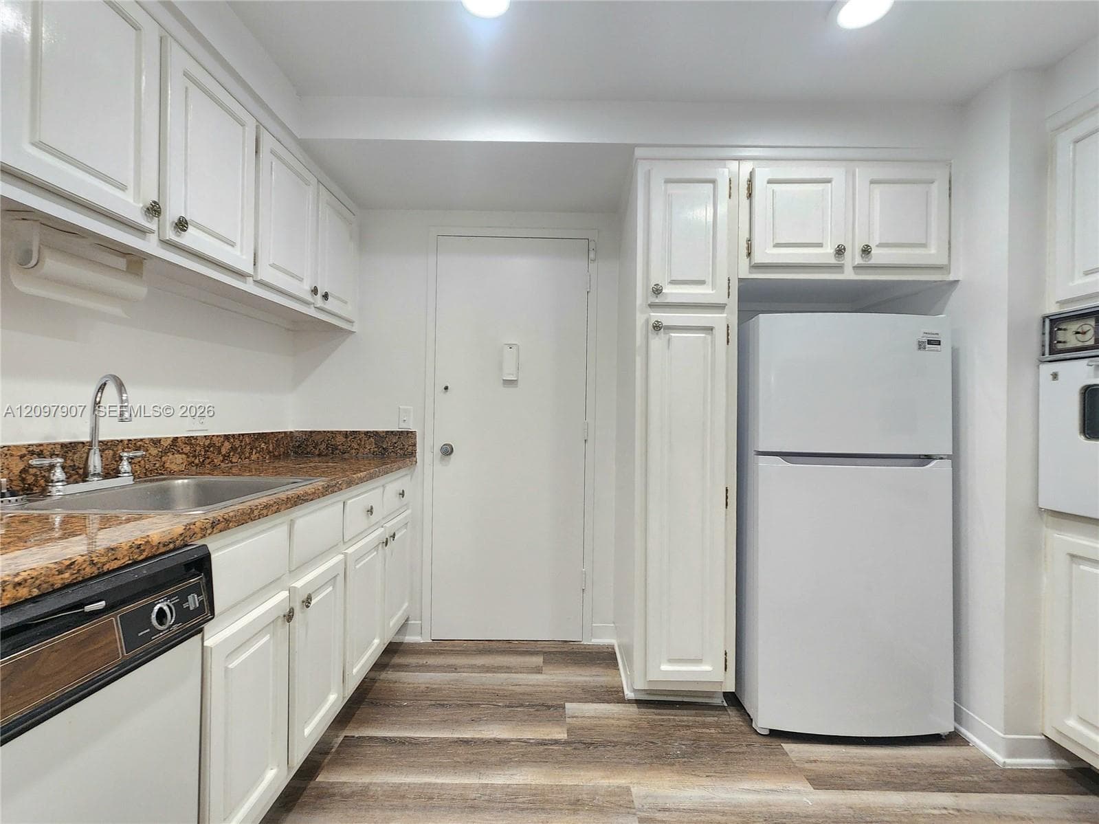 ALEXANDER TOWERS CONDO · #204 in Hollywood - Photo 4