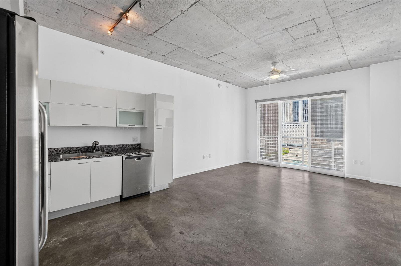 Kitchen/living