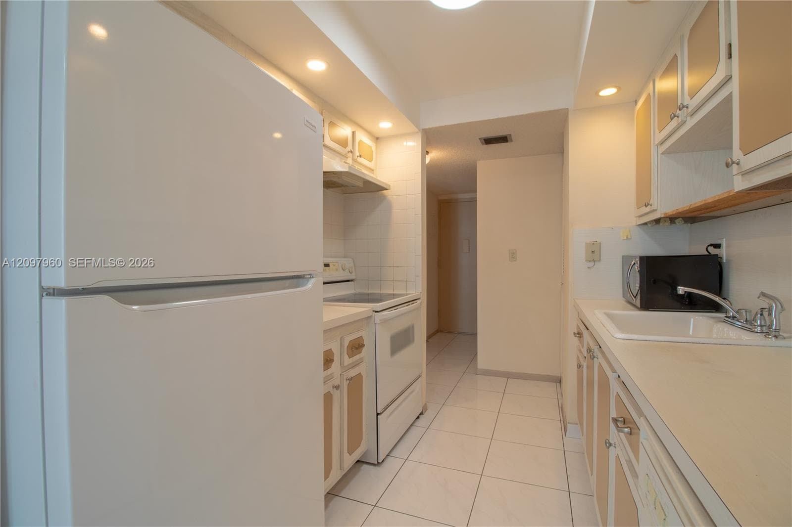 WINSTON TOWER · #911 in Sunny Isles Beach - Photo 12