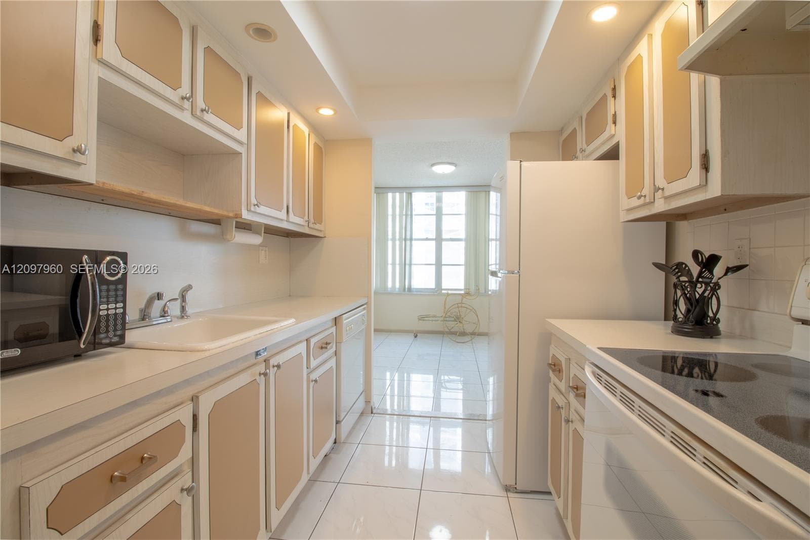 WINSTON TOWER · #911 in Sunny Isles Beach - Photo 10
