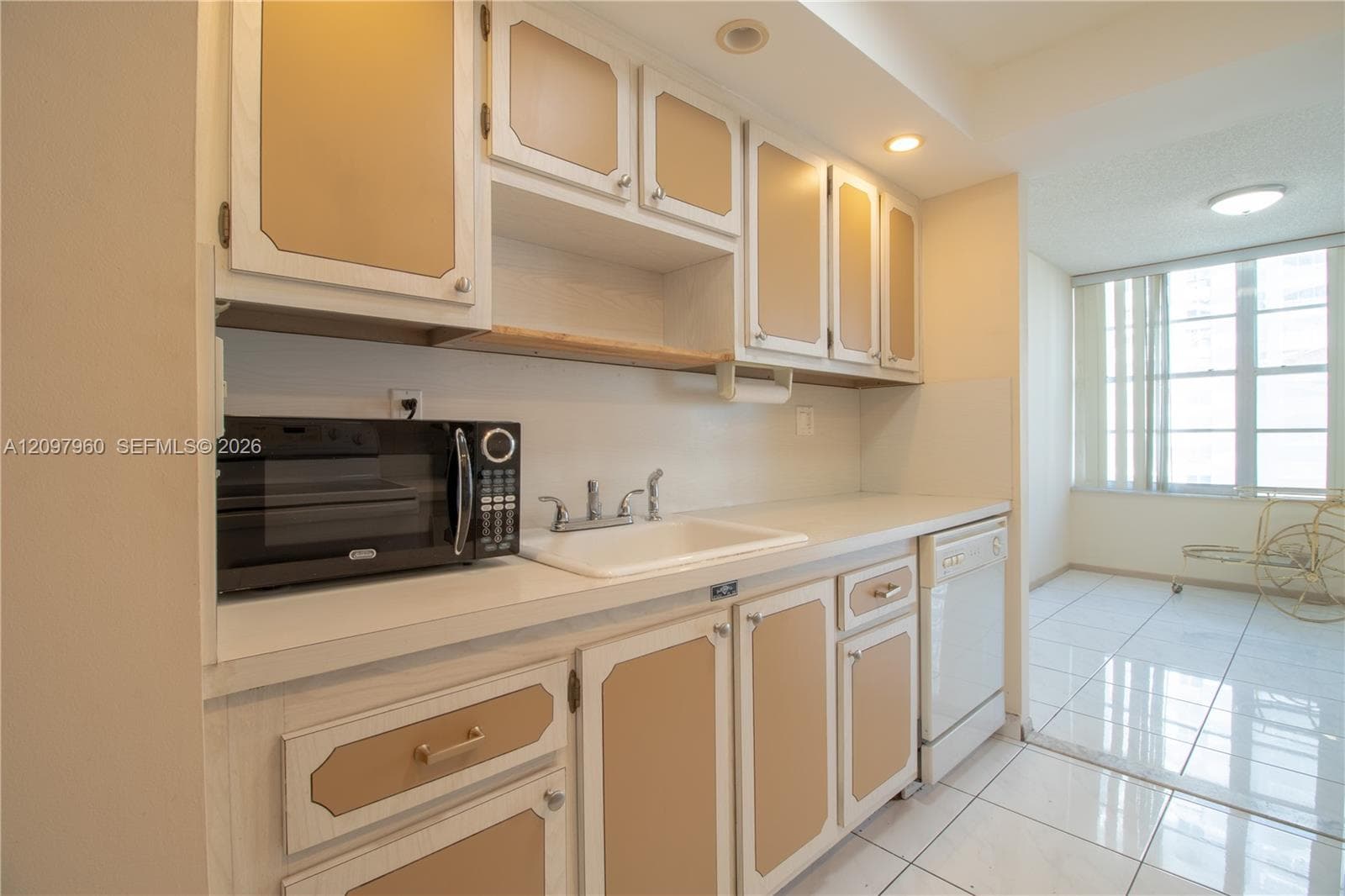 WINSTON TOWER · #911 in Sunny Isles Beach - Photo 11