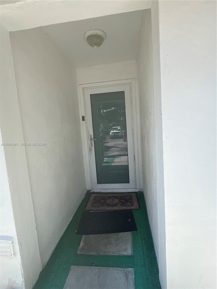 5400 SW 140th Pl photo 3