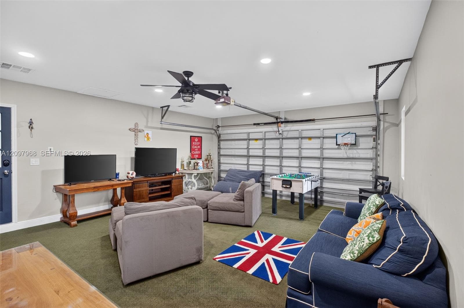Garage turned in game room but can easily be turned back