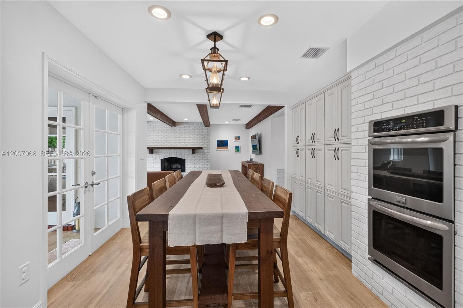 KITCHEN DINING AREA