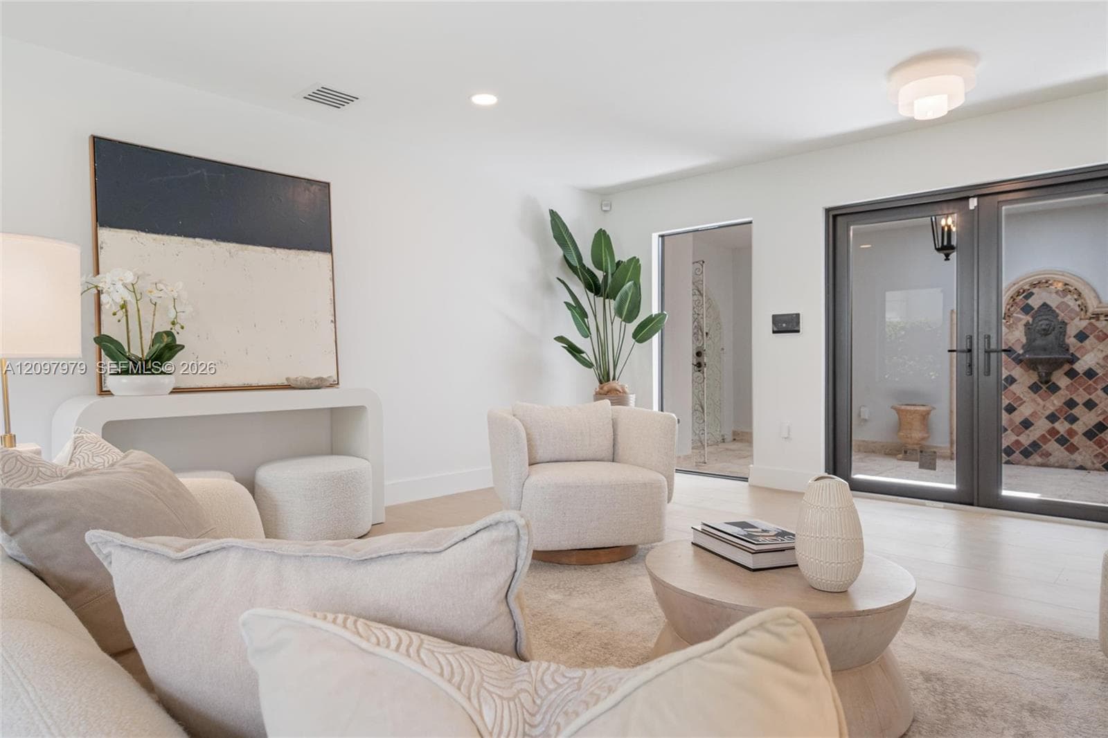1320 Alhambra Cir photo 6