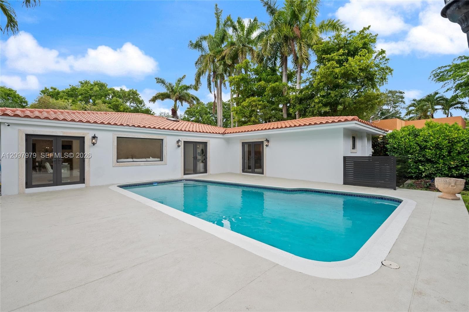 1320 Alhambra Cir photo 40