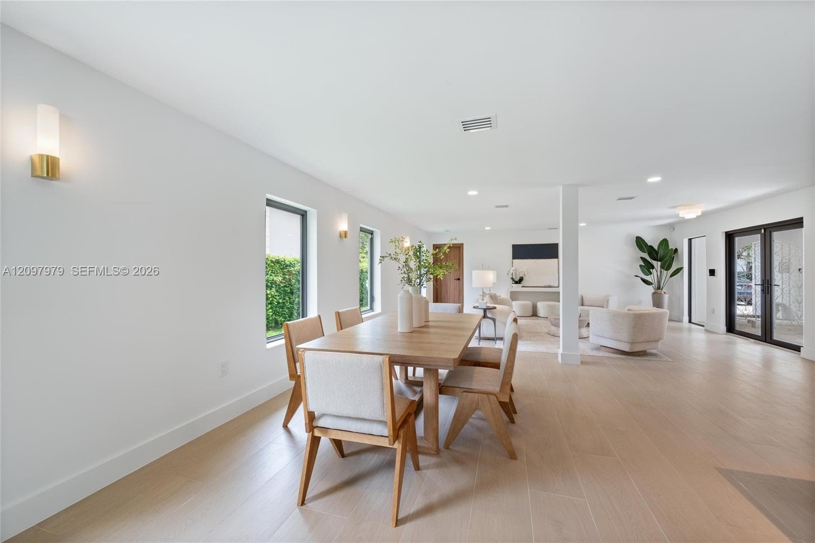 1320 Alhambra Cir photo 8