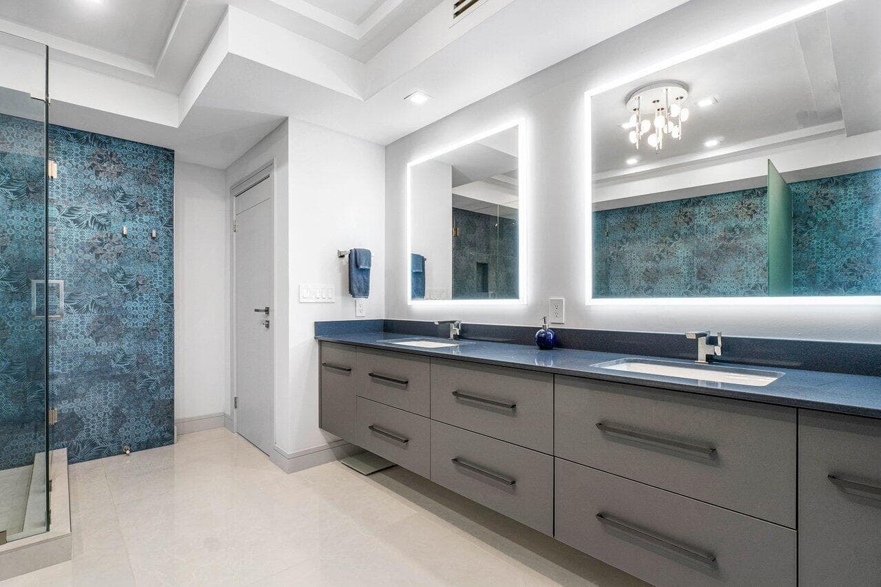 PRIMARY BATHROOM!