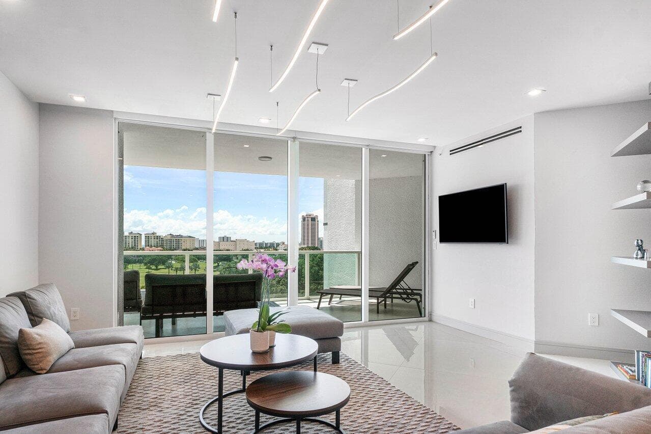STUNNING GOLF VIEWS!