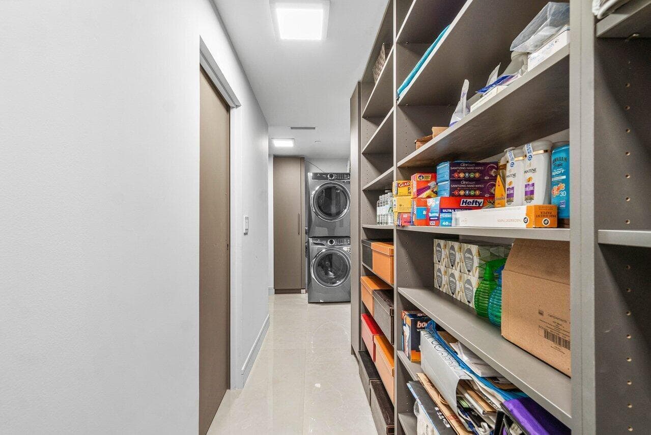 WASHER/DRYER AND TONS OF STORAGE!