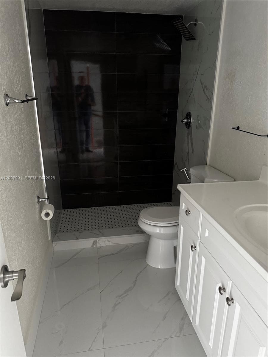 811 W 79th Pl #811 photo 9