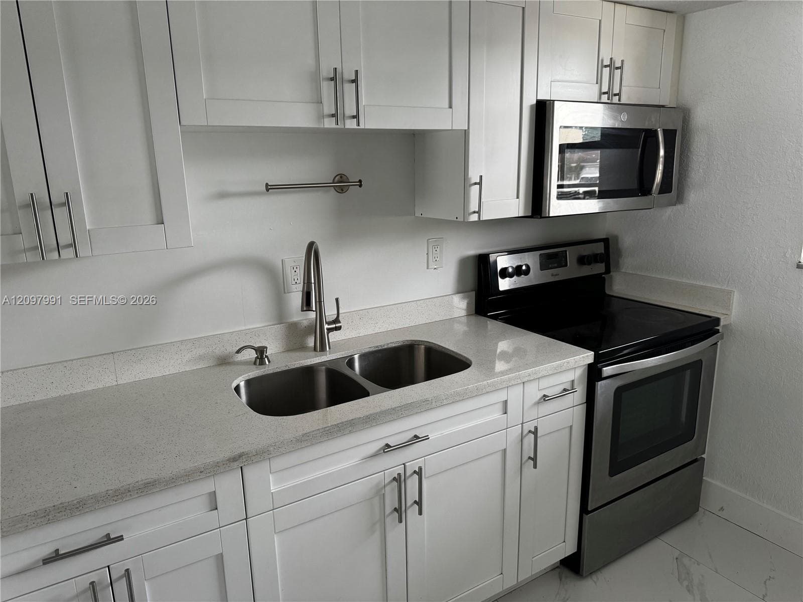 811 W 79th Pl #811 photo 4