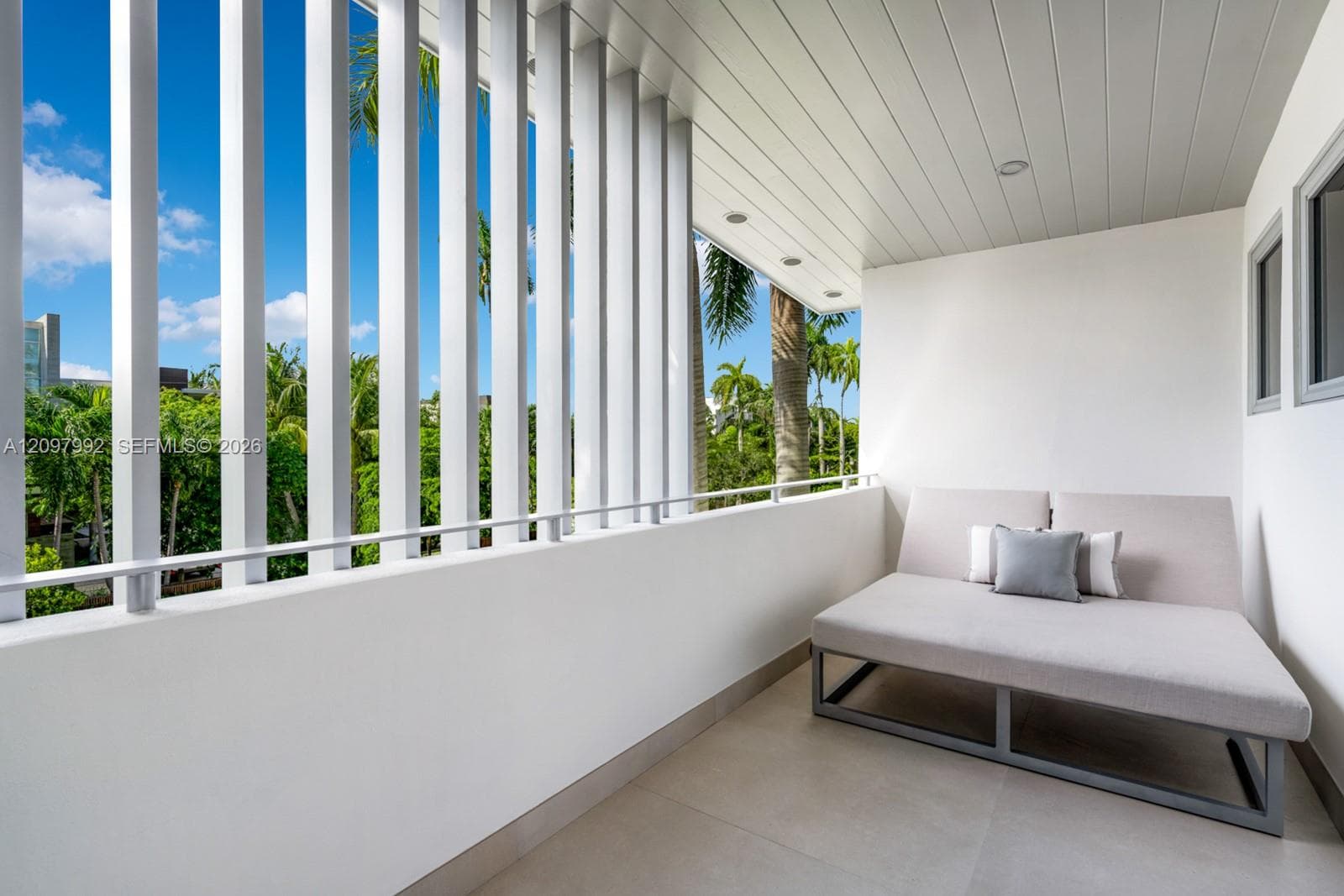 123 W Dilido Dr photo 12