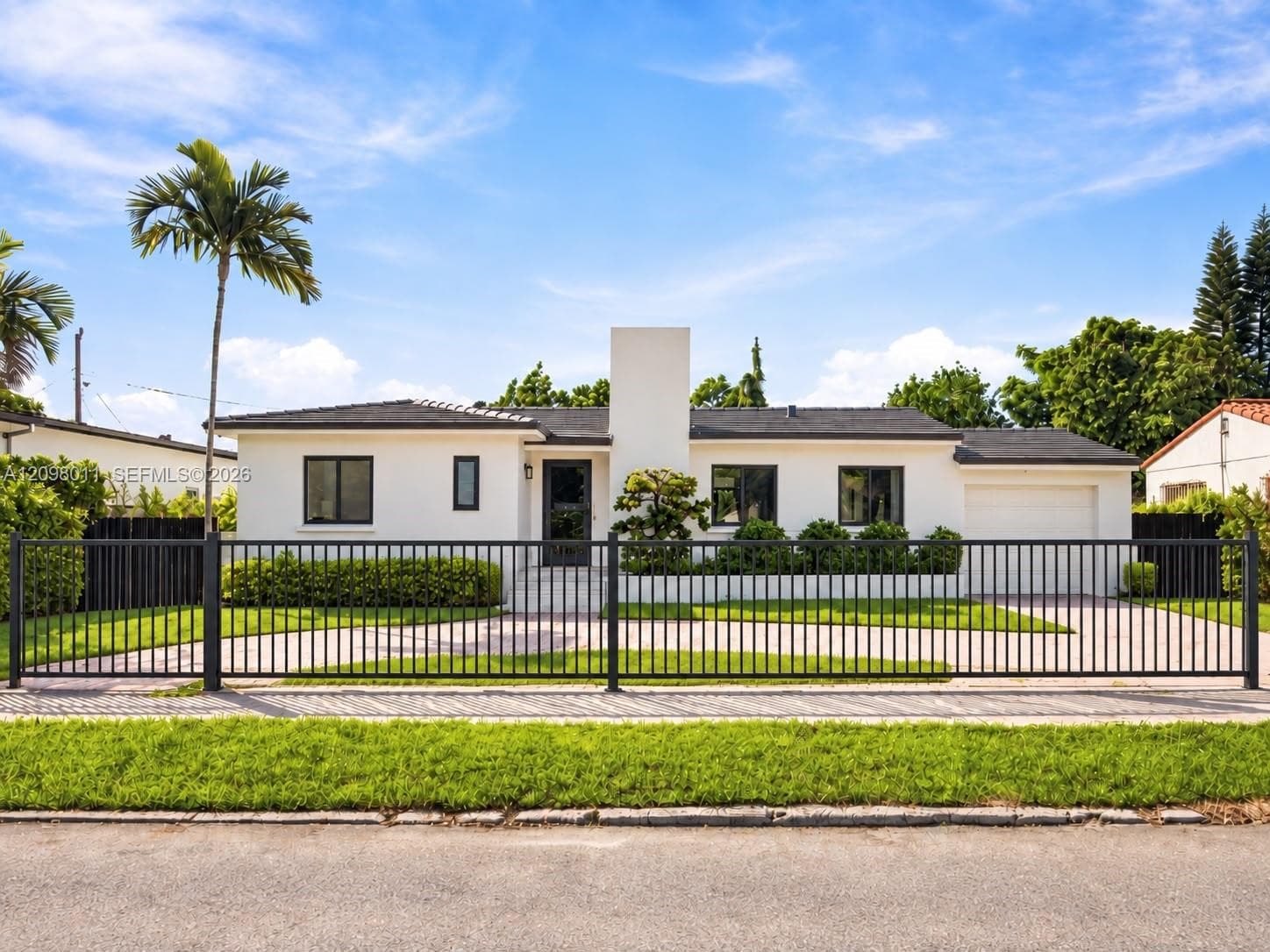2350 SW 25th Ter photo 2