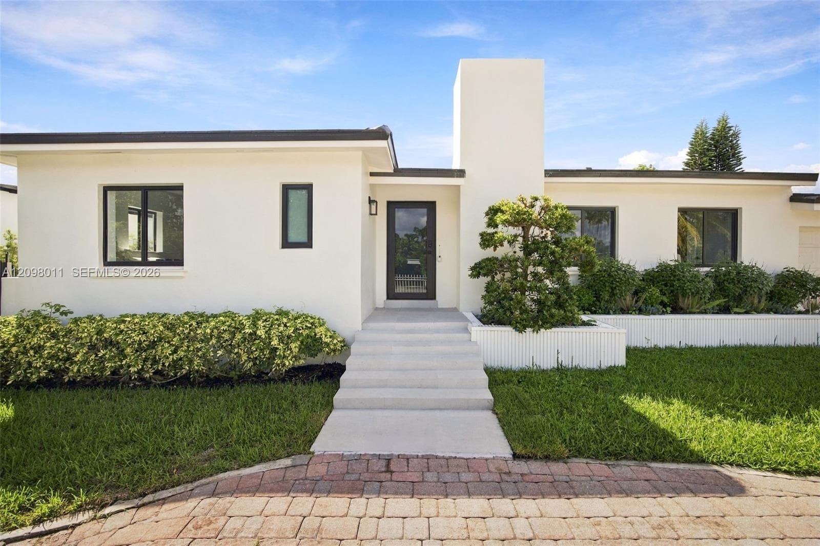 2350 SW 25th Ter photo 4