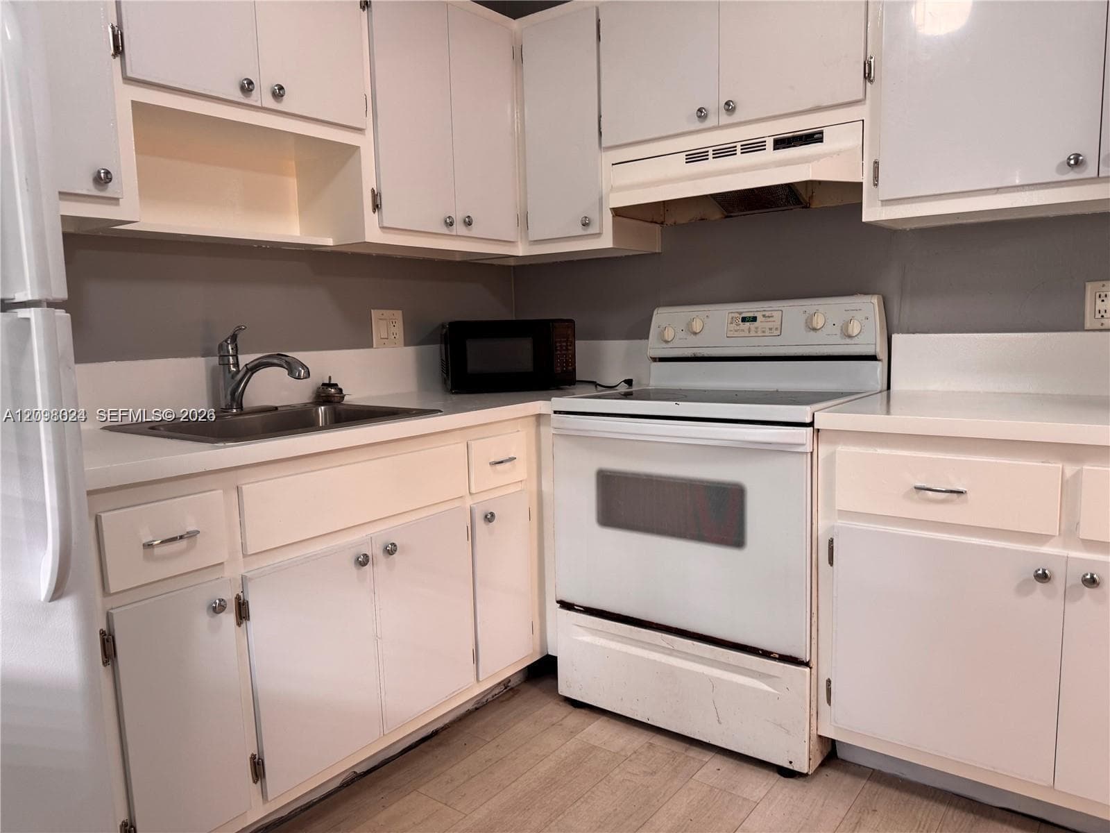 BONITA SPRINGS CONDO · #37 in Pompano Beach - Photo 2