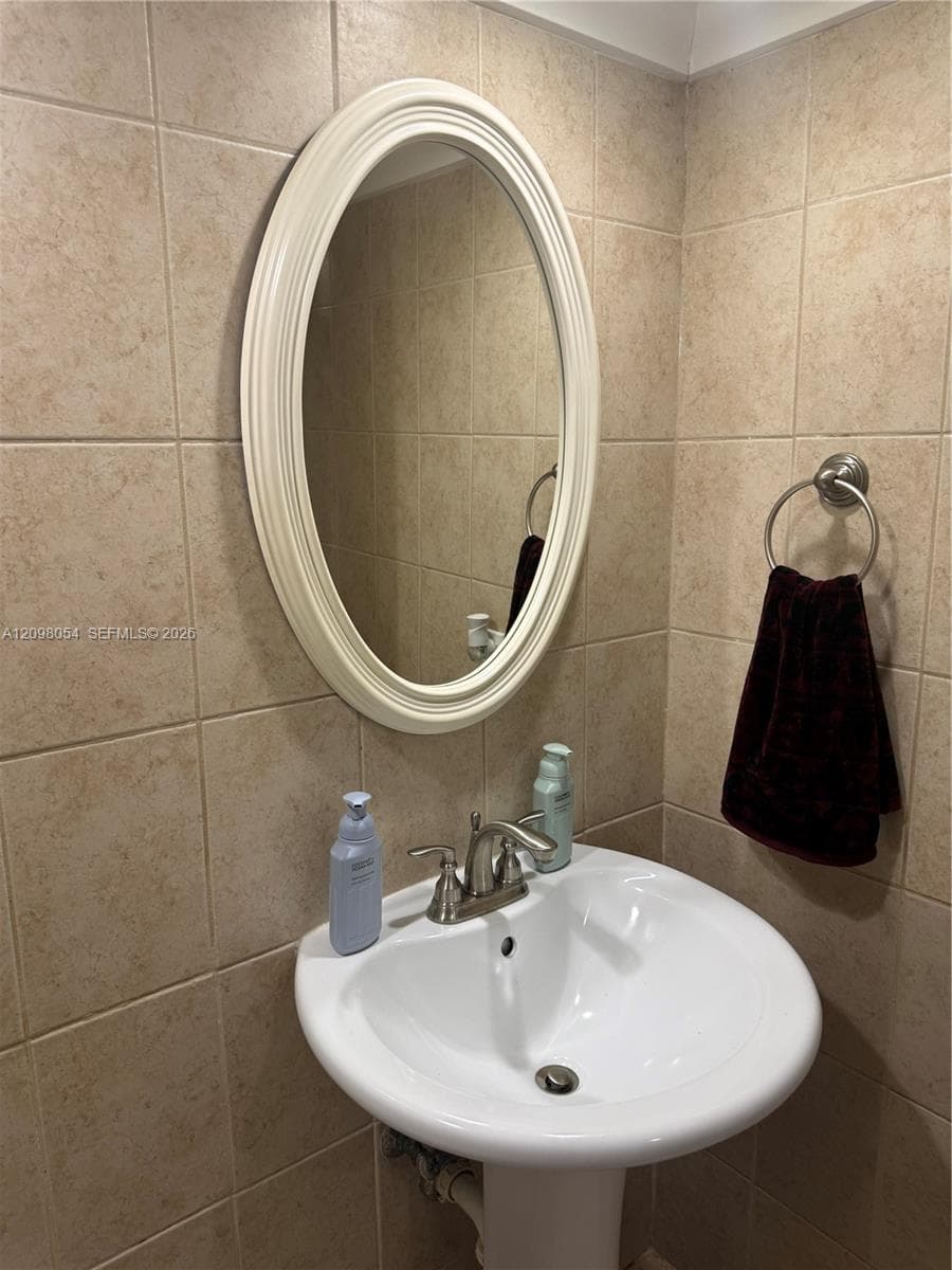 13185 SW 9th Ln photo 17