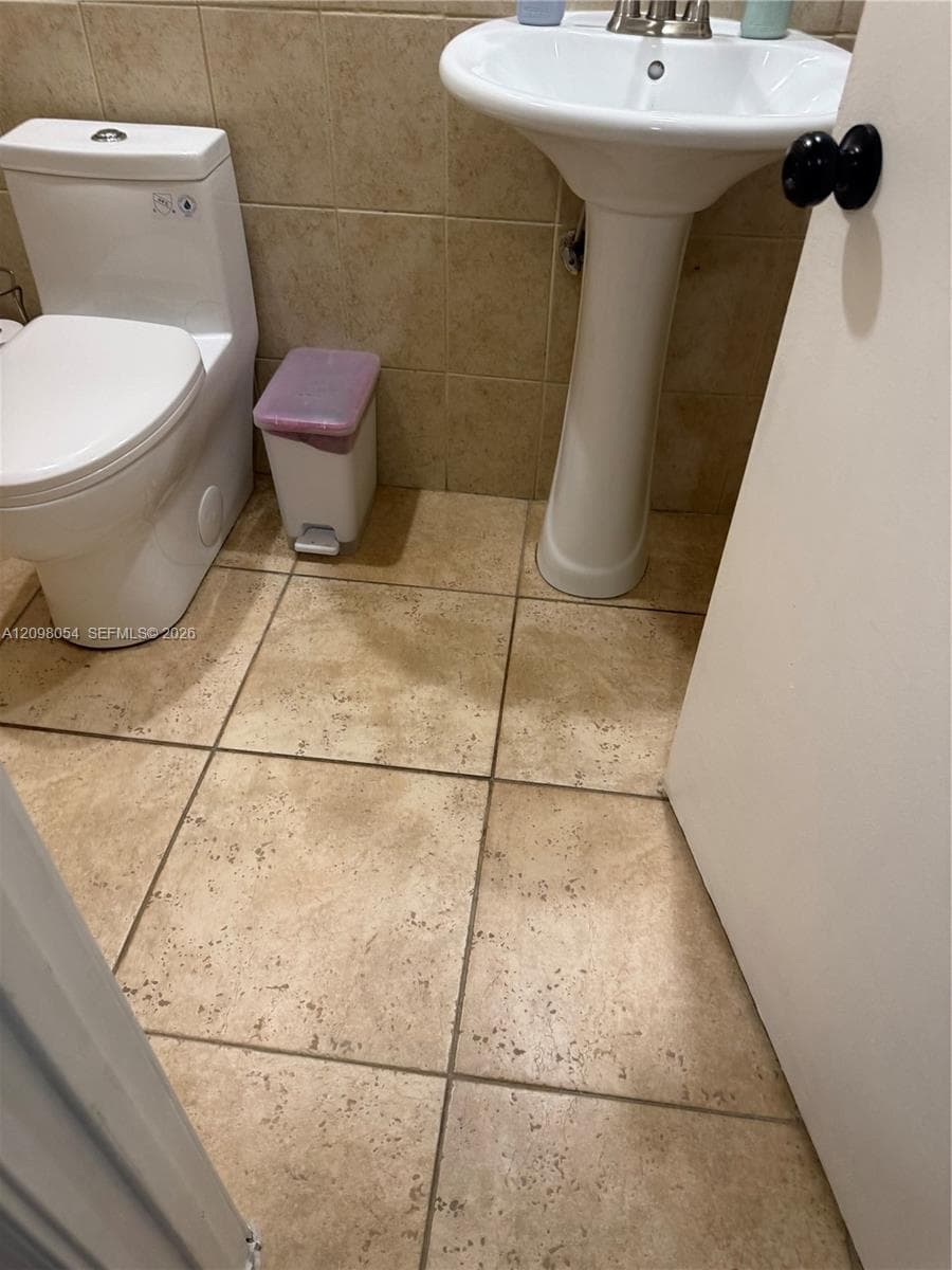 13185 SW 9th Ln photo 18