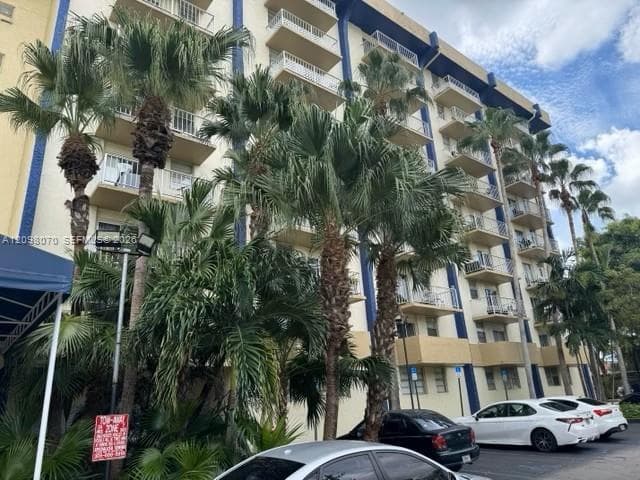 YOLANDA VILLAS CONDO · #902W in Miami - Photo 2