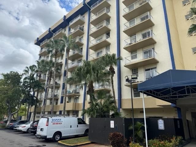 YOLANDA VILLAS CONDO · #902W in Miami - Photo 1