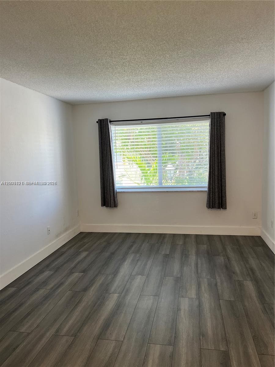 VILLAGE OF KINGS CREEK CO · #306 in Miami - Photo 6