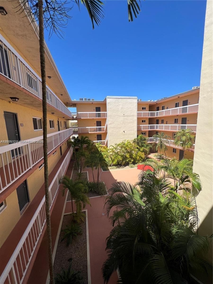 VILLAGE OF KINGS CREEK CO · #306 in Miami - Photo 11