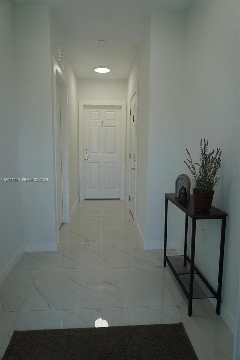 572 SW 3rd Street photo 2