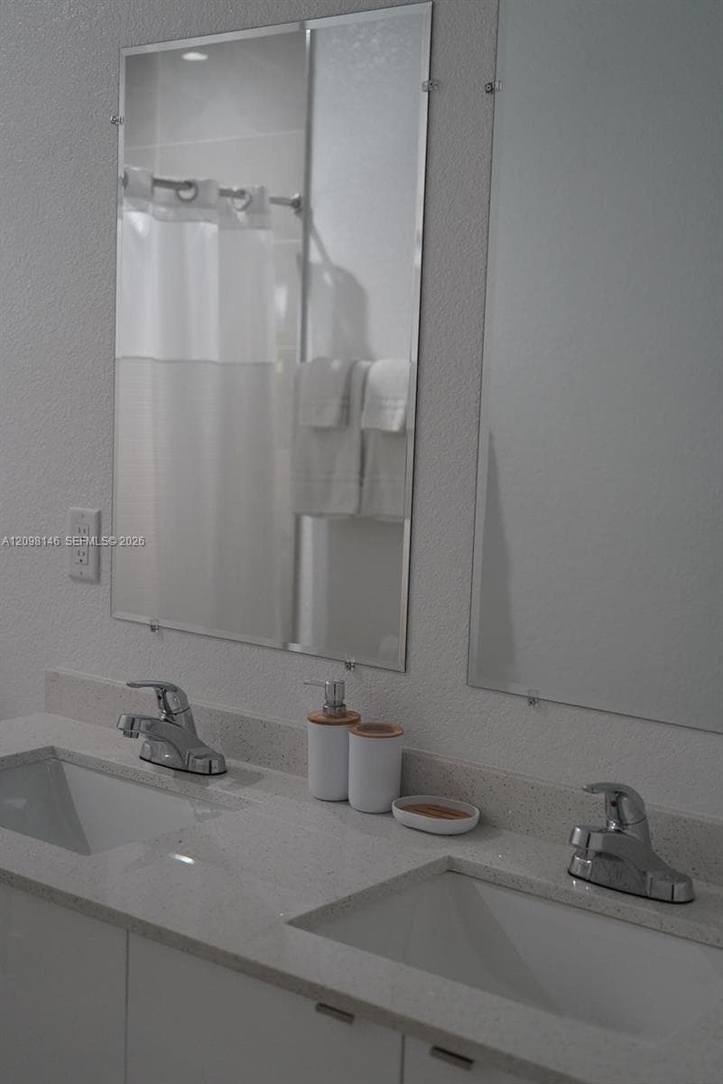 572 SW 3rd Street photo 13