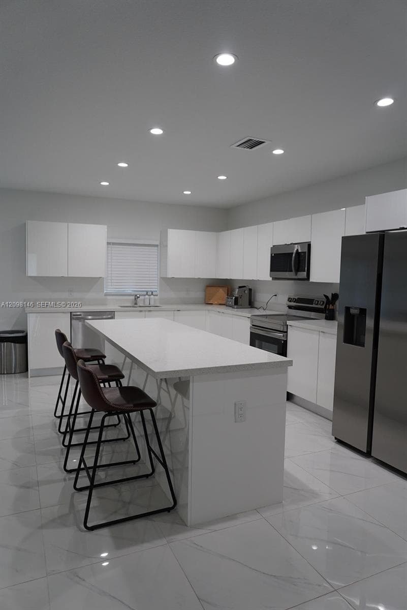 572 SW 3rd Street photo 3