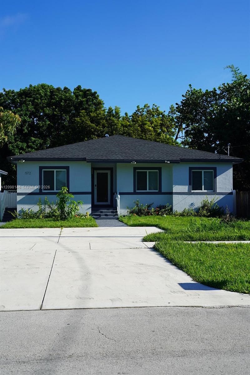 572 SW 3rd Street photo 1