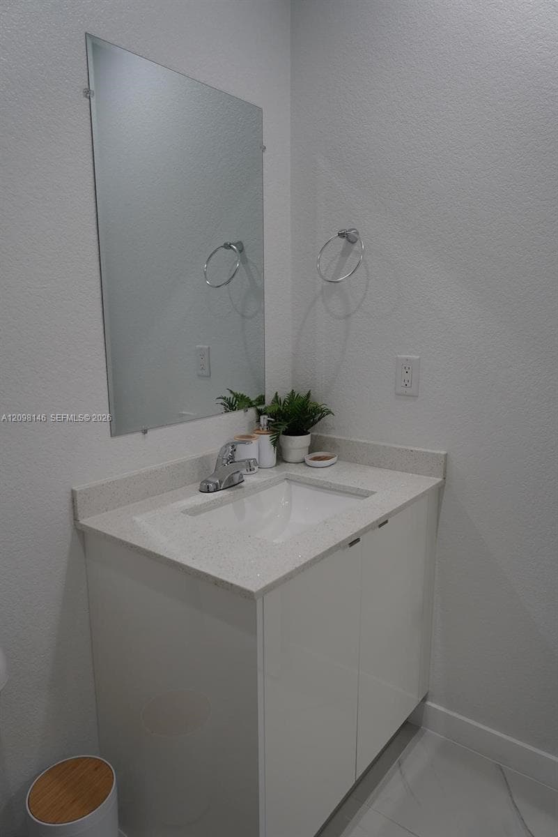 572 SW 3rd Street photo 18