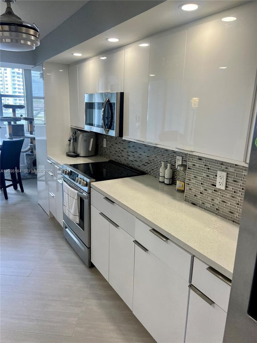 Lake Point Tower · #205 in Hallandale Beach - Photo 4
