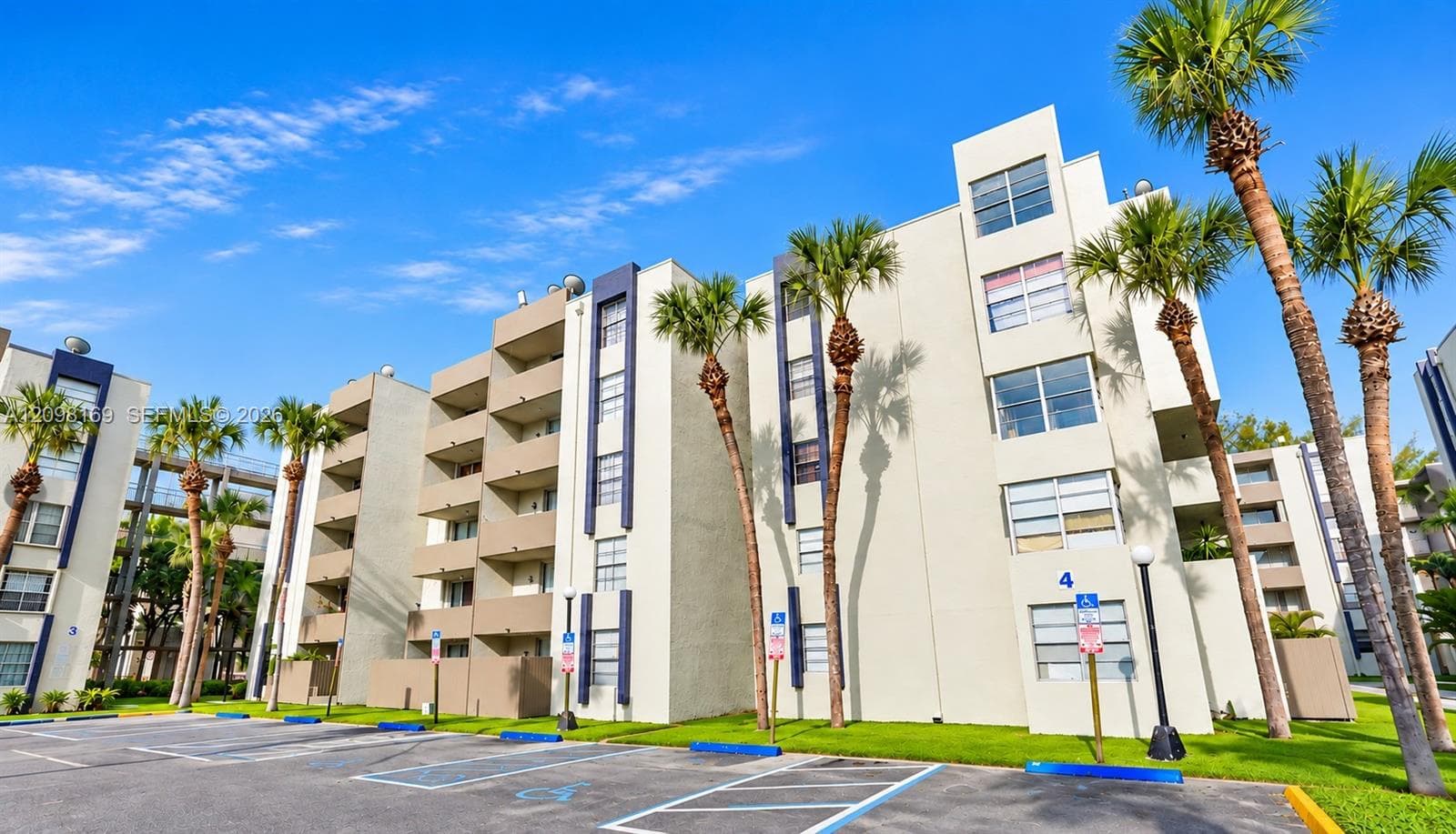 SAMARI LAKE EAST CONDO · #2350 in Hialeah Gardens - Photo 16