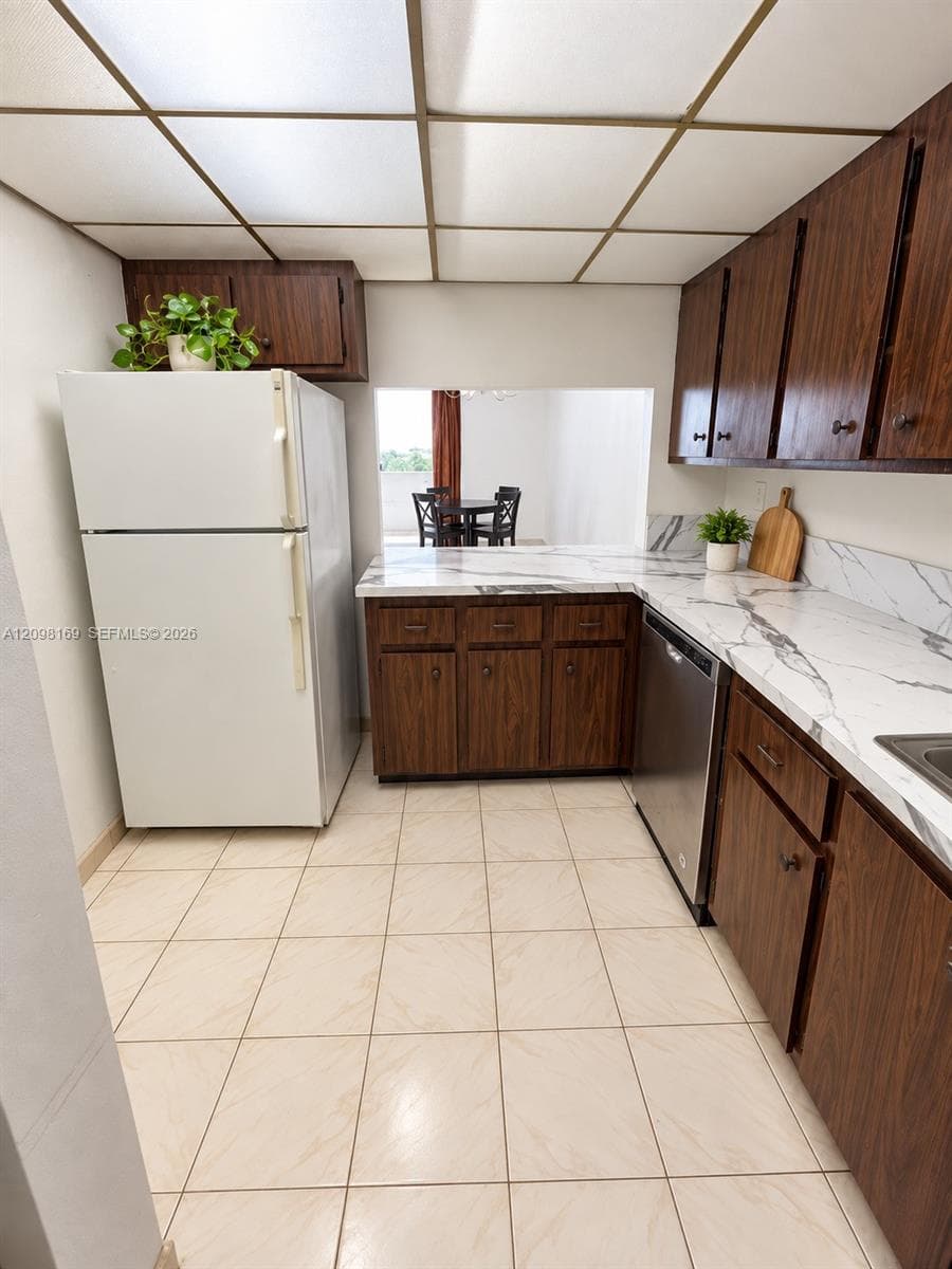 SAMARI LAKE EAST CONDO · #2350 in Hialeah Gardens - Photo 5