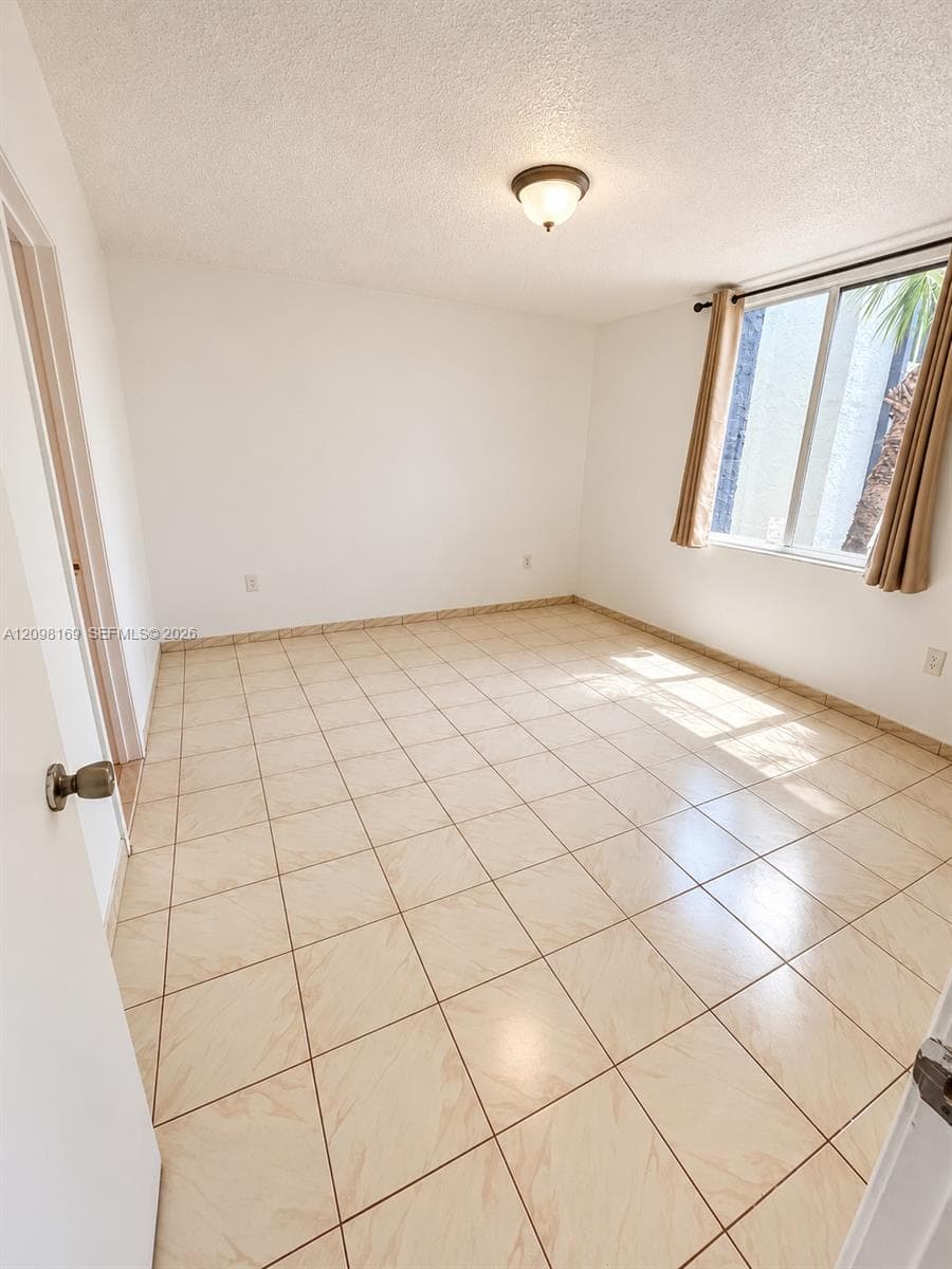SAMARI LAKE EAST CONDO · #2350 in Hialeah Gardens - Photo 9