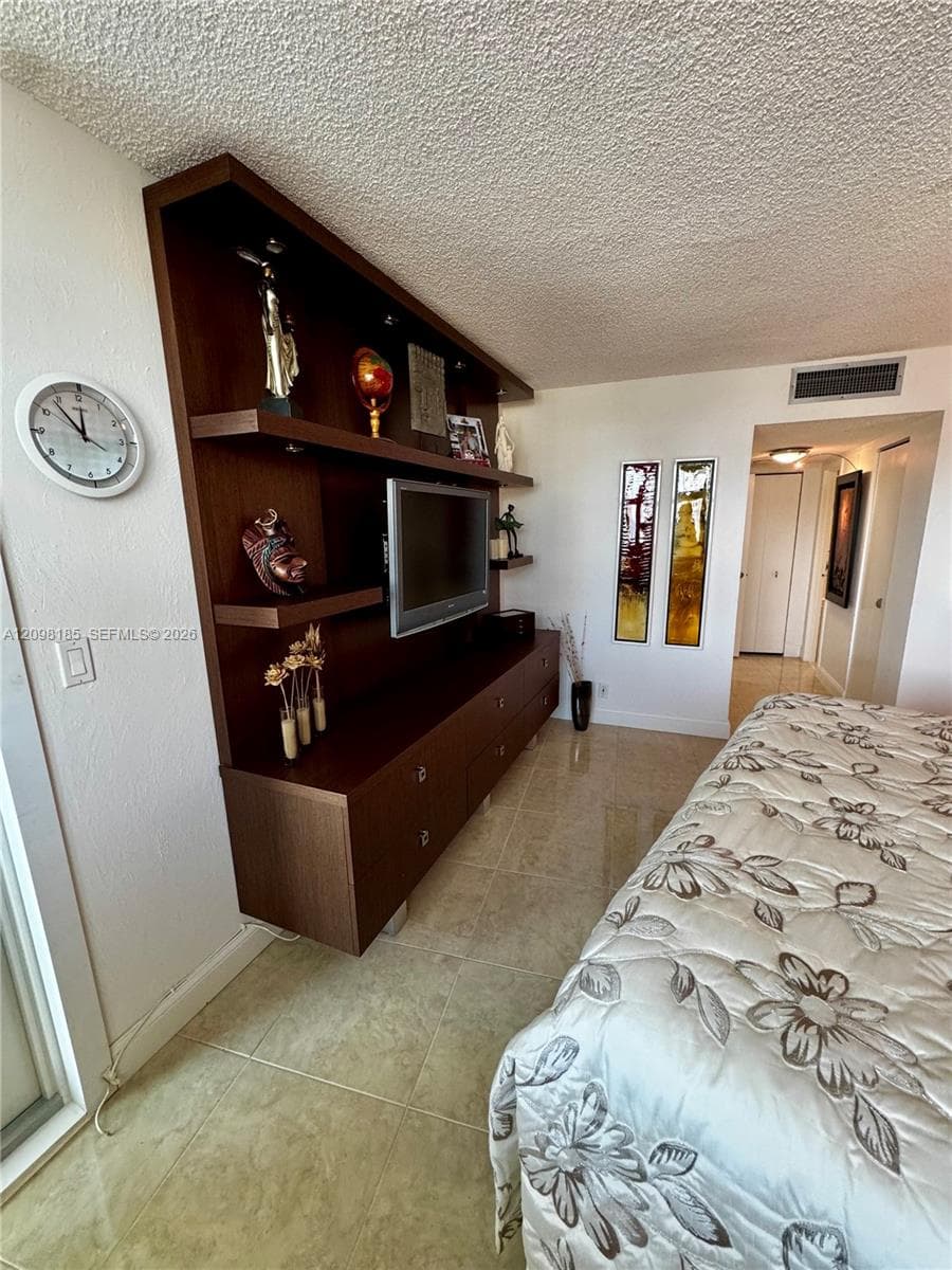 LAKE POINT TOWER · #1405 in Hallandale Beach - Photo 27