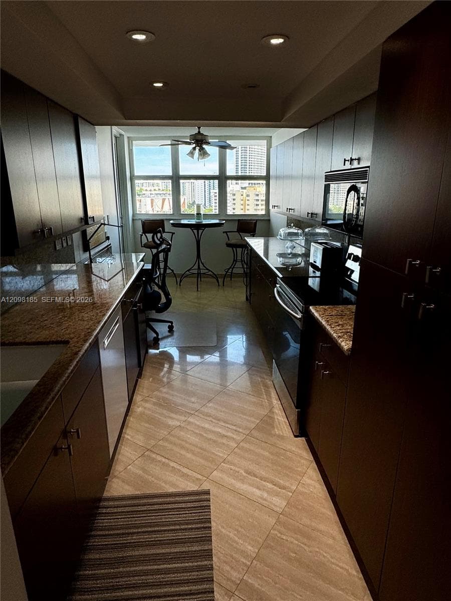 LAKE POINT TOWER · #1405 in Hallandale Beach - Photo 6